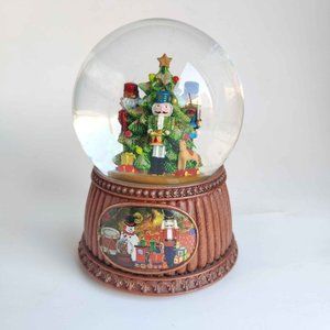 Musical Snow Globe Nutcrackers Twelve Days of Christmas 2012 Glitter Dome